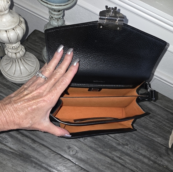 MCM Elegant Black Leather Crossbody Bag - Picture 7 of 10